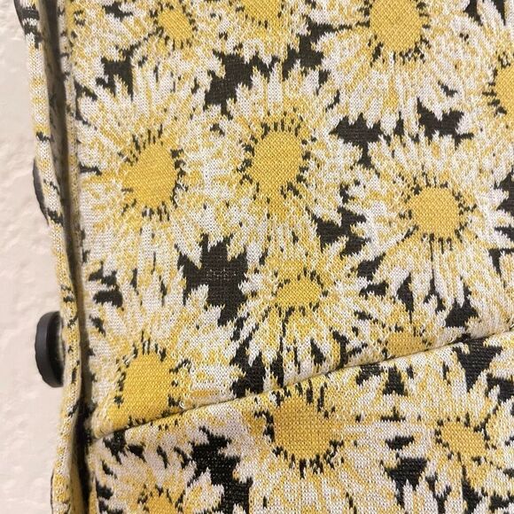 New Maeve Anthropologie Button Side Top Size Large Yellow & Black Daisy Print - Picture 7 of 11